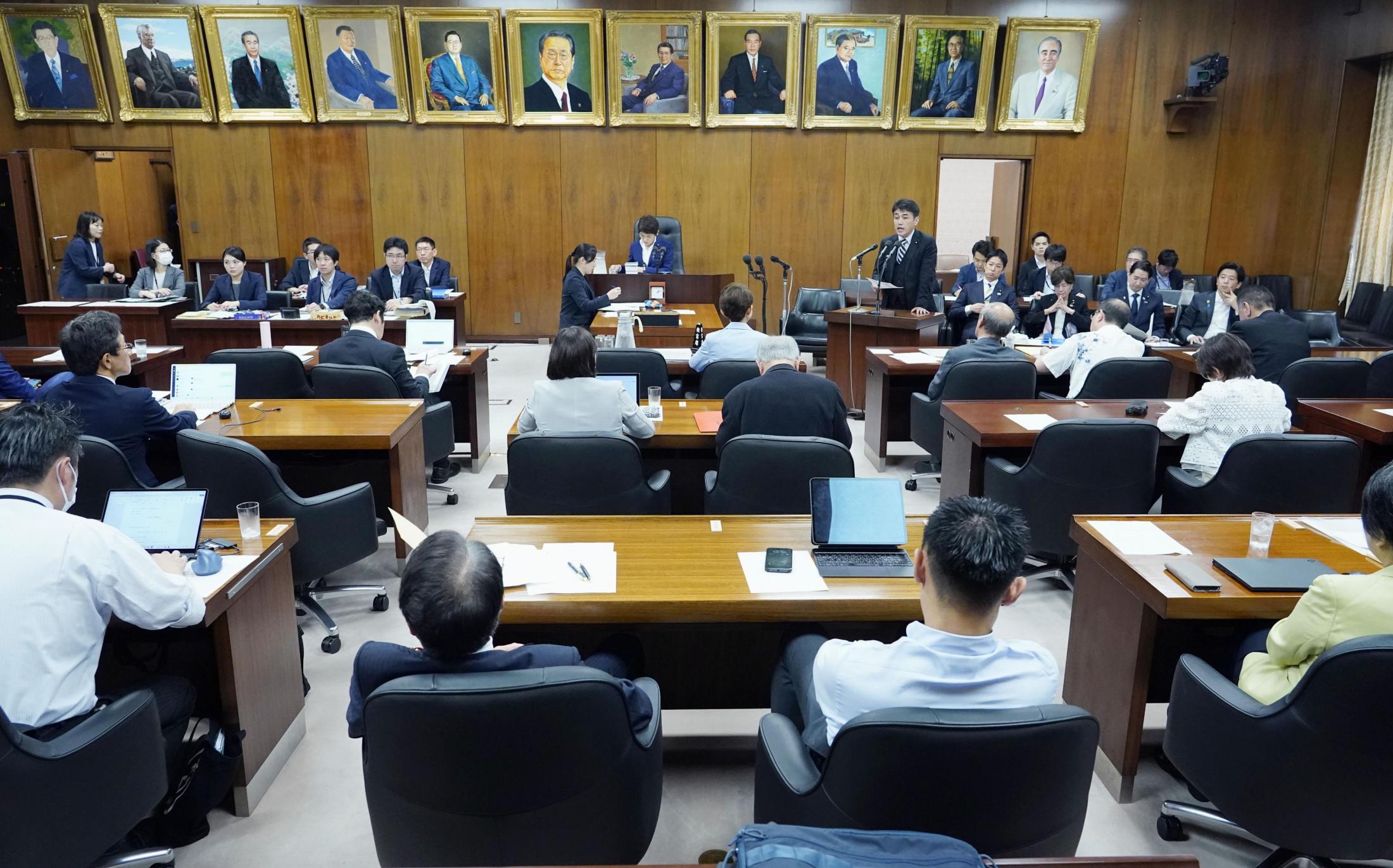 💔 夫妻不改姓，进展停滞！同居也难逃法律困境。