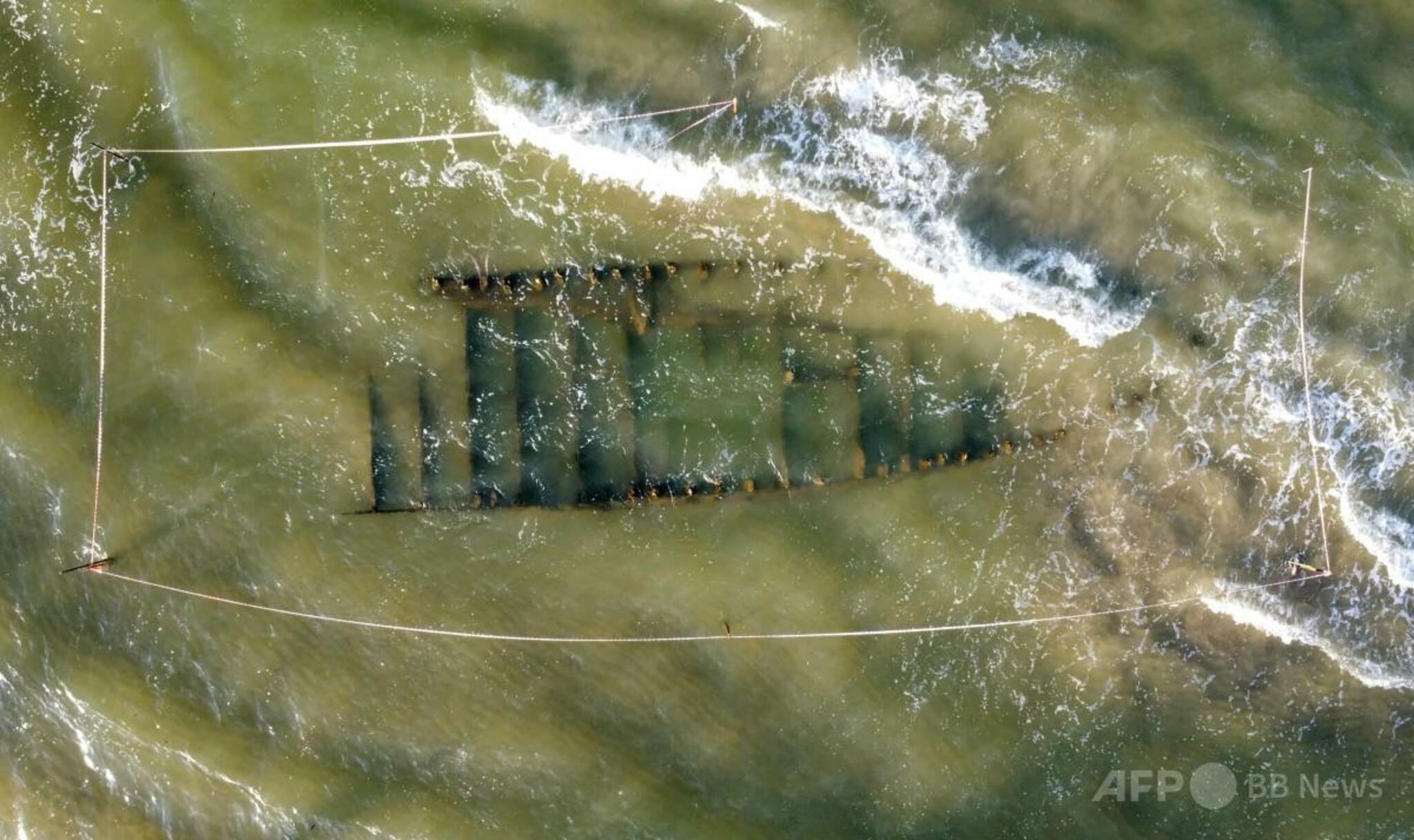 🌊 惊！台风揭秘：沉睡百年的古船重现！