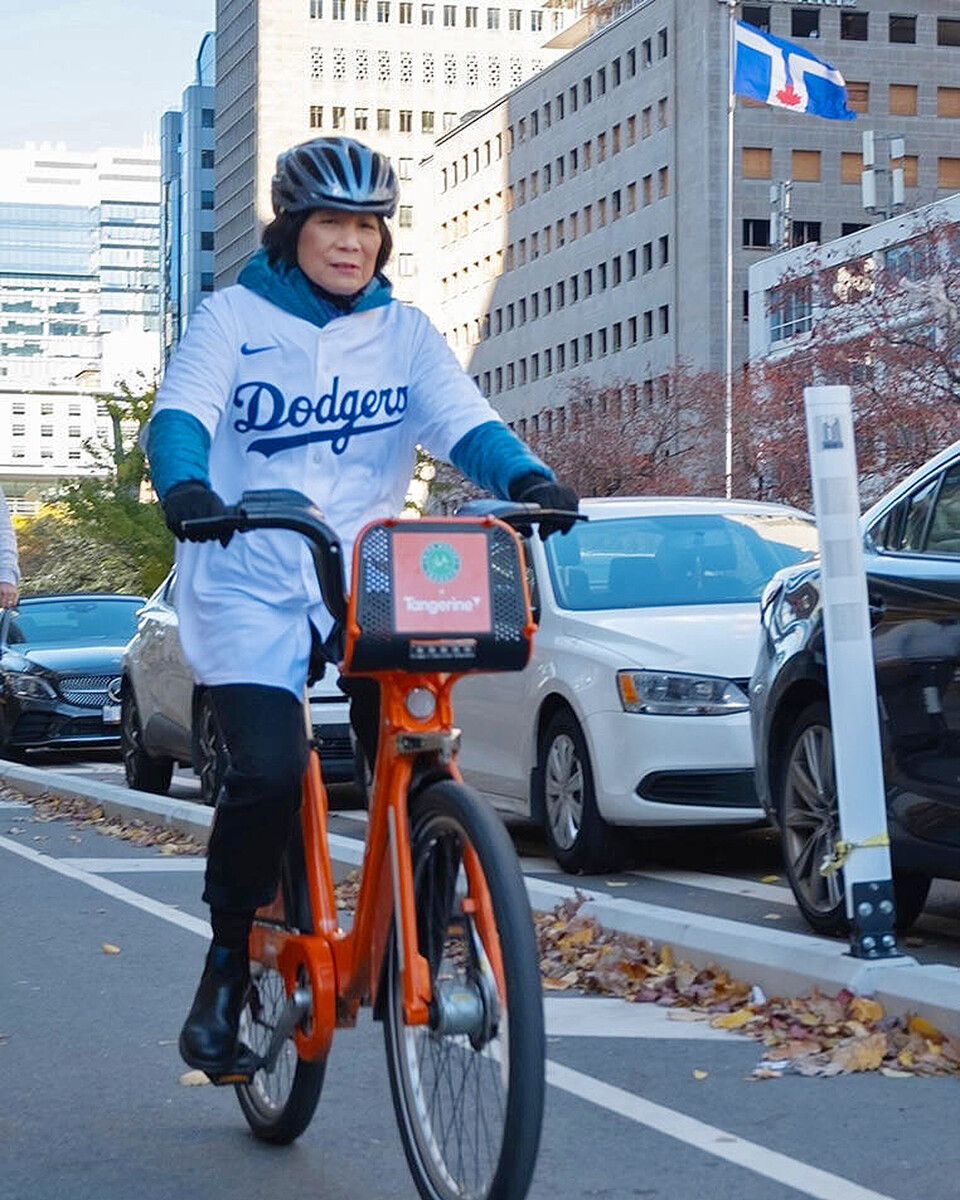 ⚾️多伦多市长输了赌局，竟穿道奇队服！