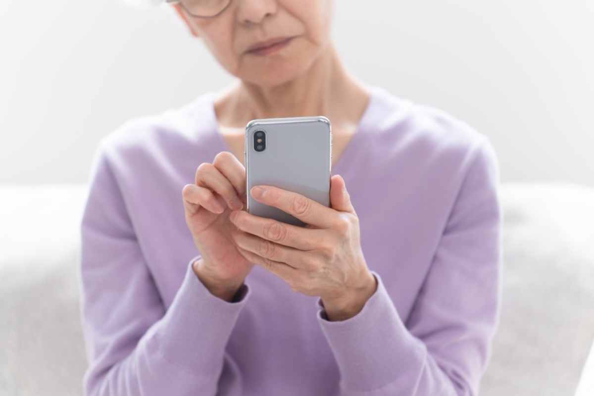 📱糟了！老妈的手机坏了，生活费能管吗？