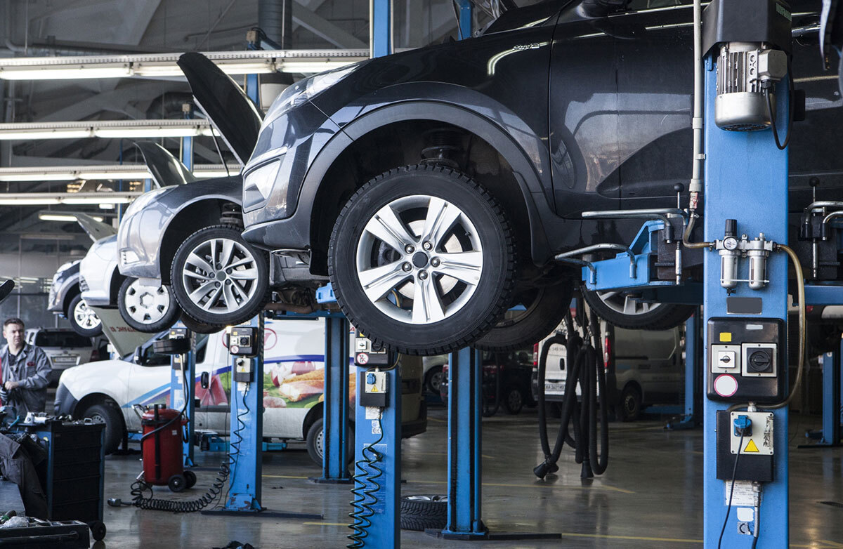 🔧 汽车维修：年轻人不干了！热死也卷袖子？😱