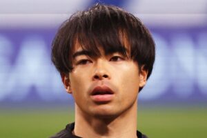 ⚽️ 亮恩照片风波：英超俱乐部道歉，中国媒体也炸了！ 封面