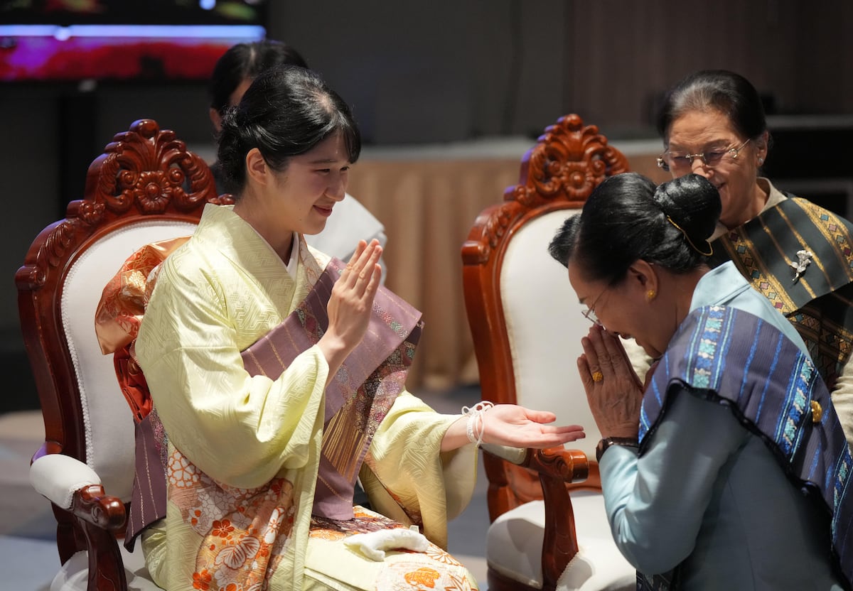 ✨皇室秘藏：小王子手腕系白绳，祈福仪式暖心！