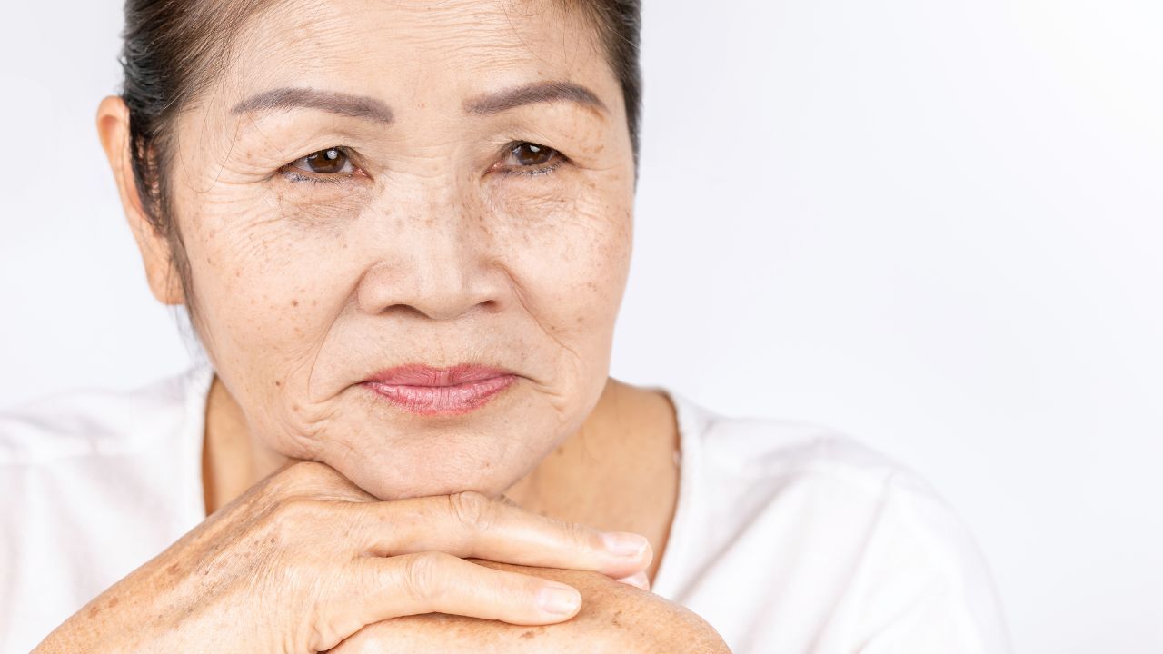 💥81岁老母断绝援助！啃老儿女被“扫地出门”！