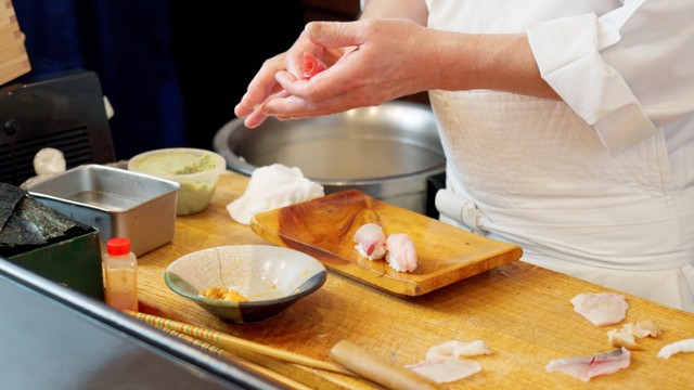 🍣结账前说“失礼了”？寿司店里装懂行，丢人现眼！