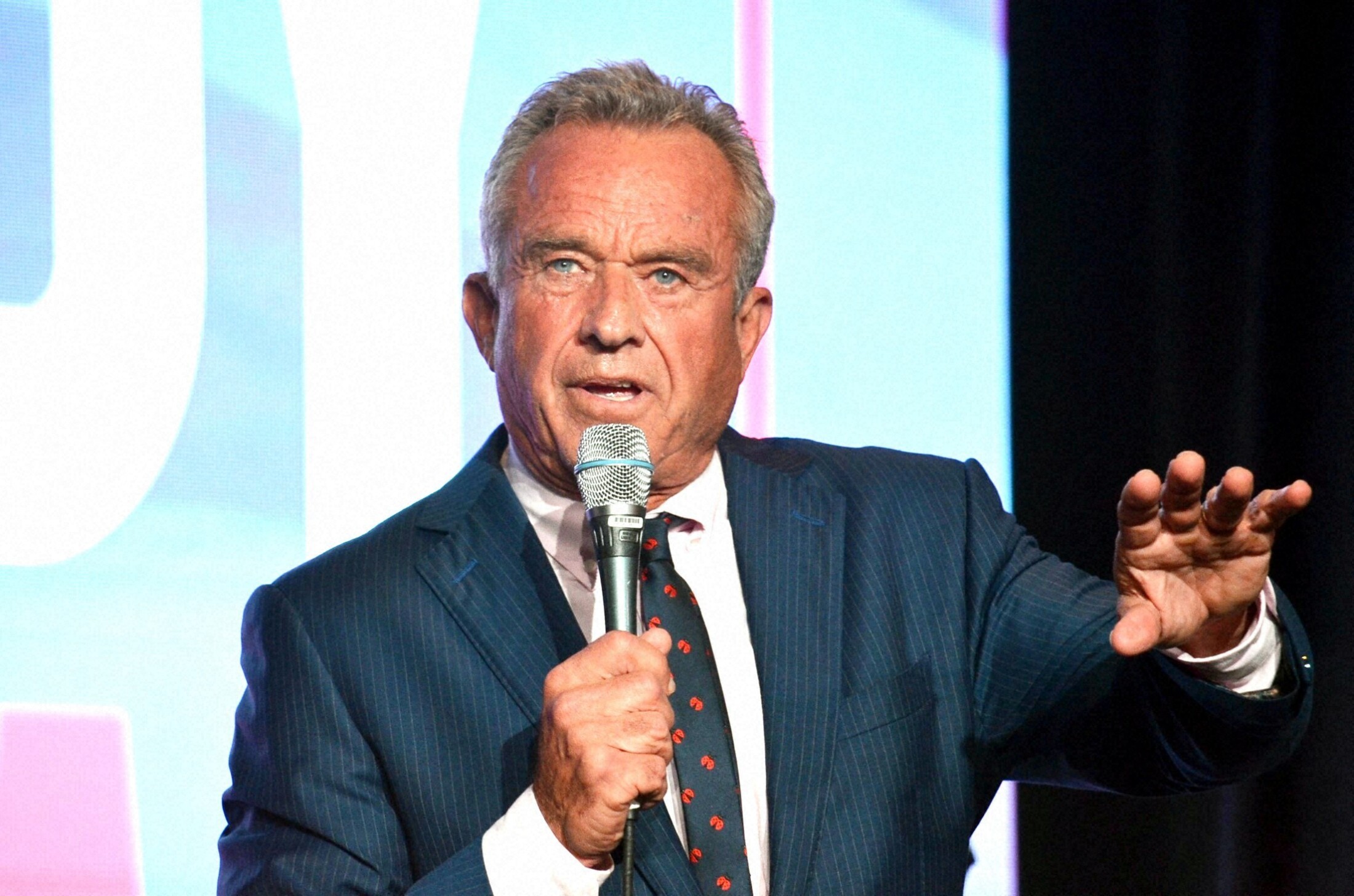 💥肯尼迪的惊人一招：放弃mRNA疫苗！