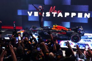 💥维斯塔潘绝地反击！麦克拉伦痛失冠军，角田遗憾！💥 封面