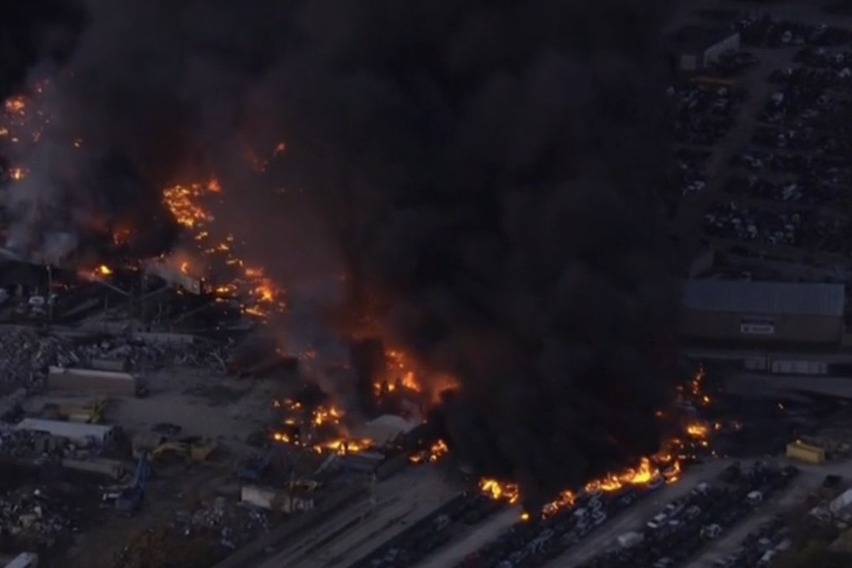 💥坠毁瞬间：熊熊烈火吞噬一切！