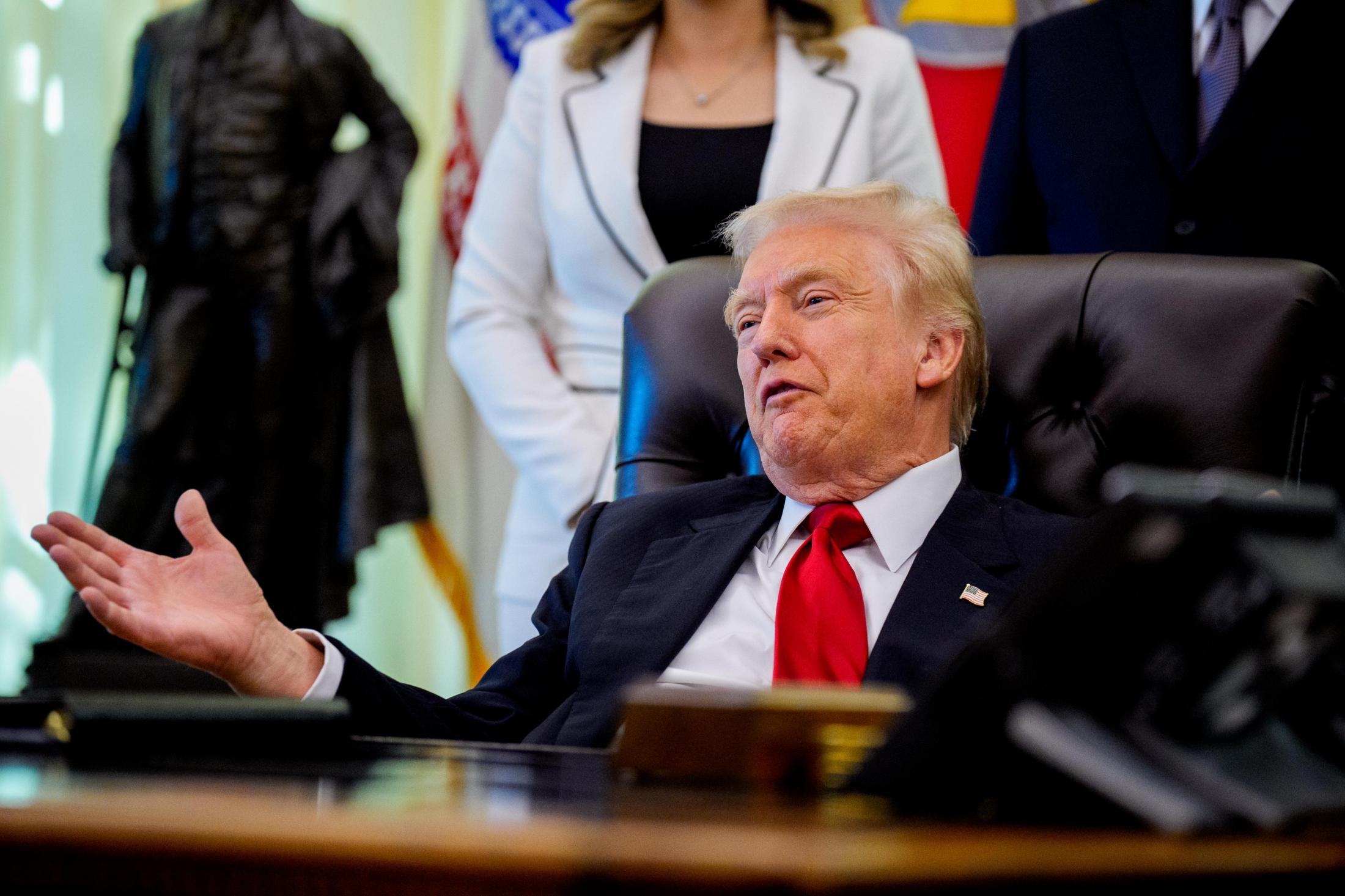 💥特朗普急了！输官司后，他开始Plan B！