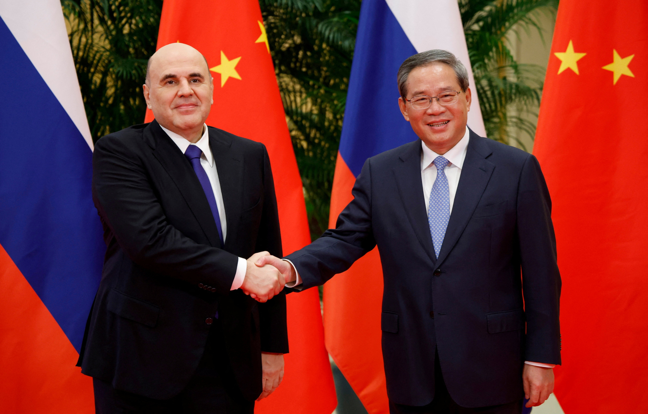 🤝 中俄握手！首相会谈，睦邻情谊真暖心！