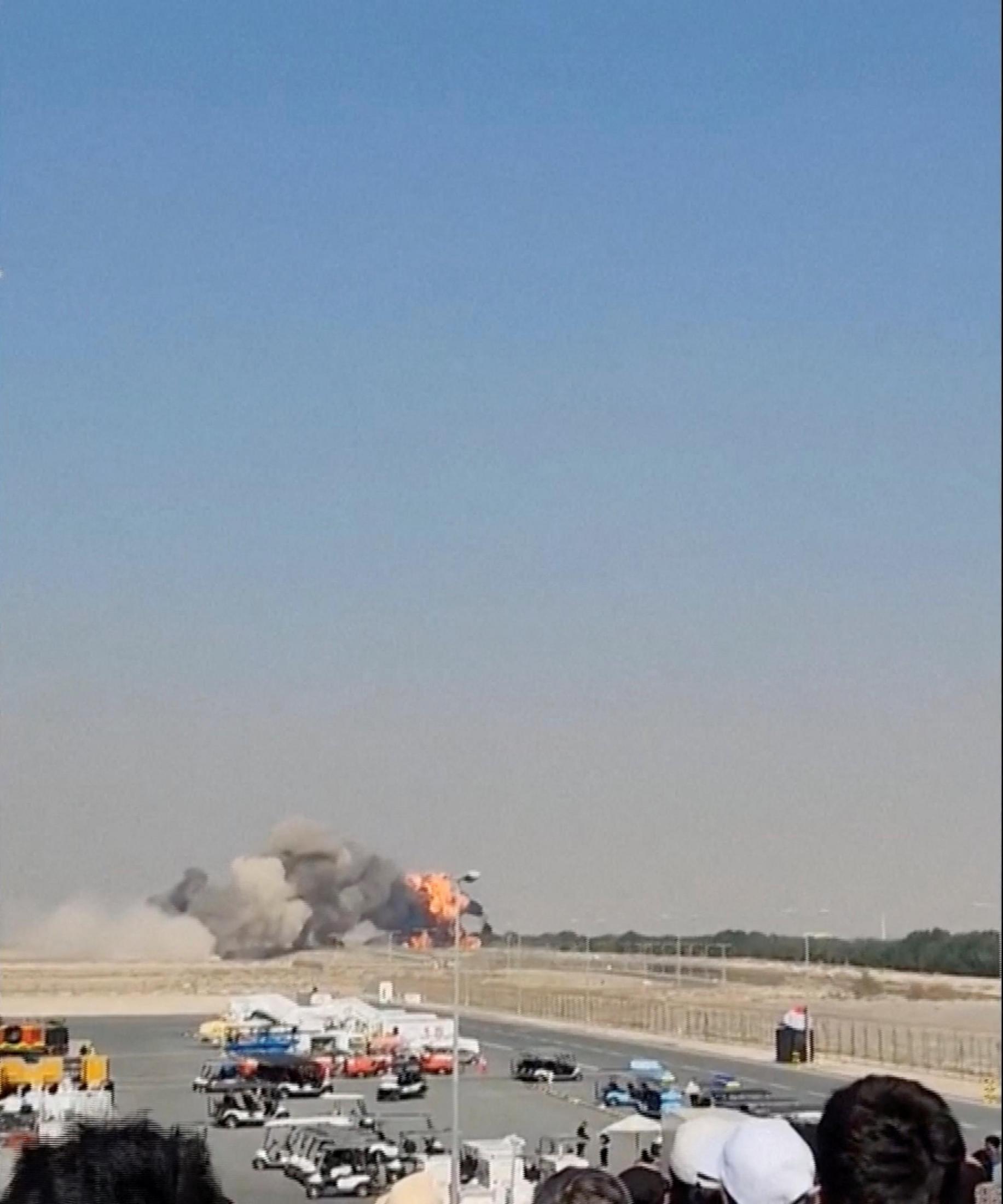 💥印度战机表演坠毁！飞行员遇难，太惨了！