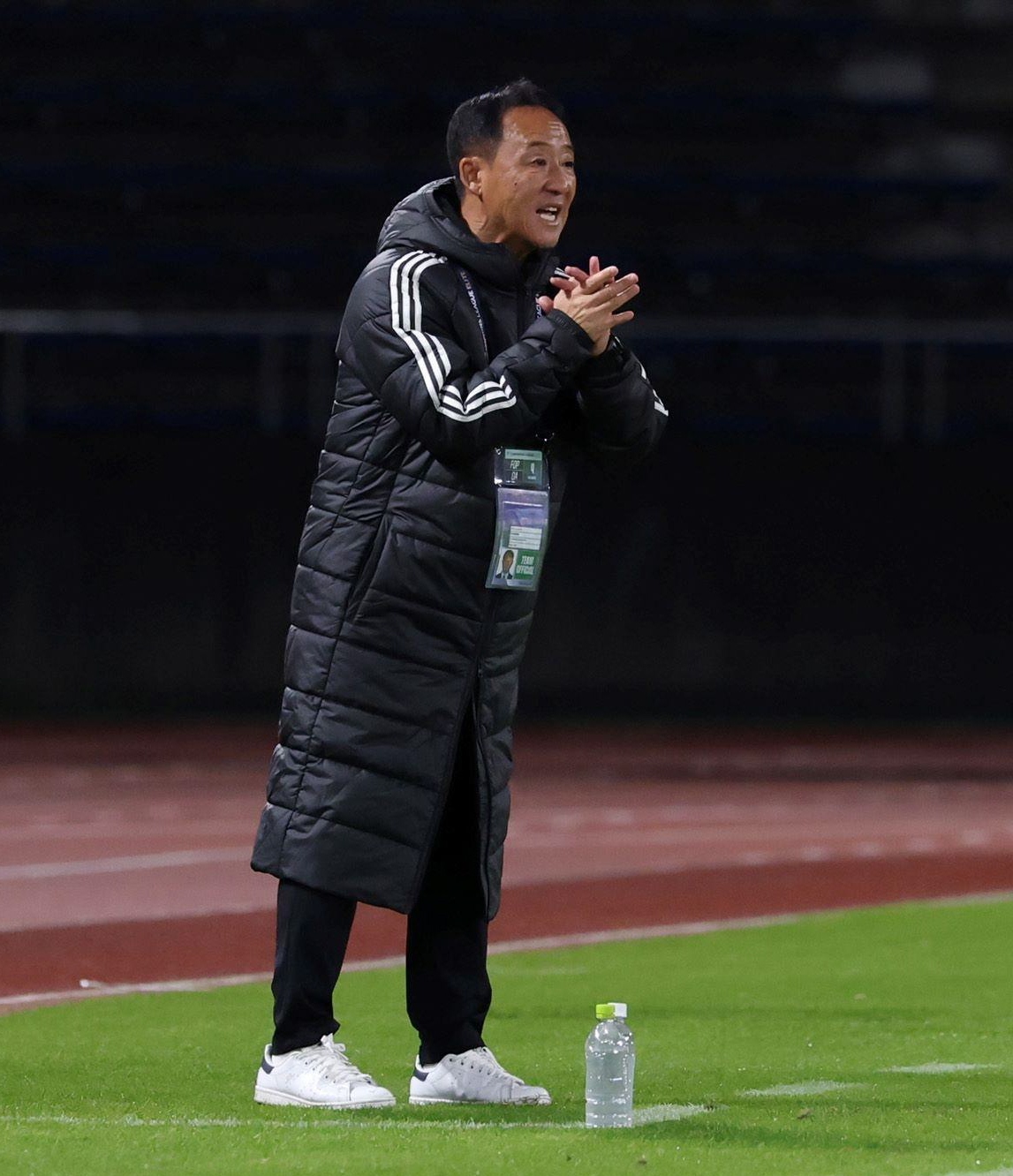 💥自摆乌龙！日韩球星崩溃：开场33秒葬送比赛！