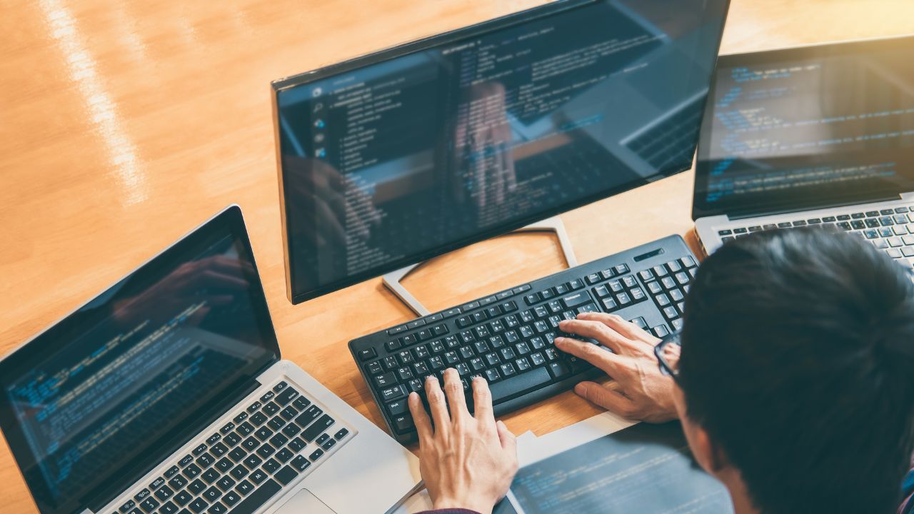 💥高薪精英变“月光族”，AI夺走工作？