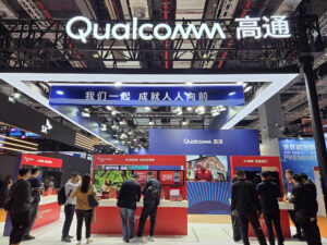 🇺🇸💰美国“两面派”：政治不干涉，只管收钱！ 封面