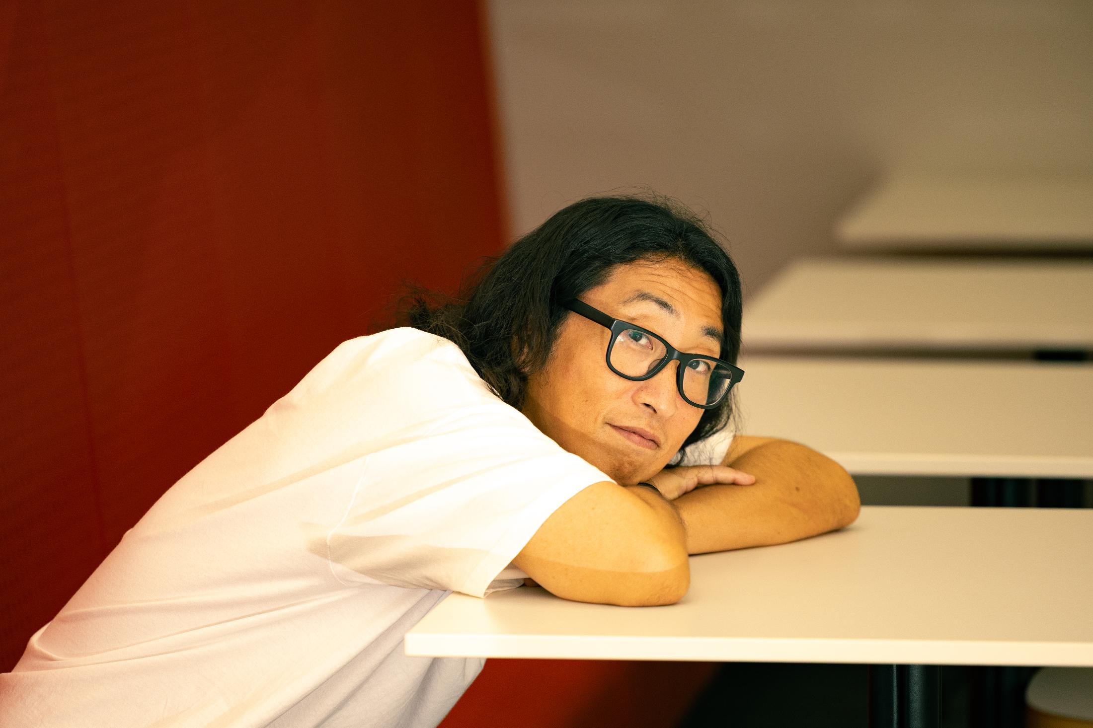 💥墙壁逼近的恐慌！“开心果”艺人也崩溃了… #给你安慰