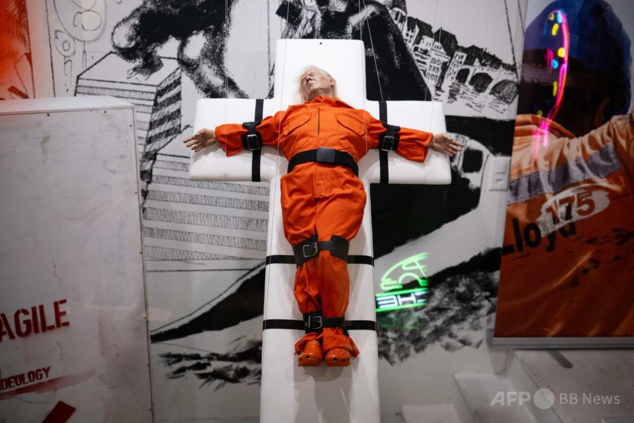 💥特朗普被钉十字架雕塑？瑞士竟公开展示！