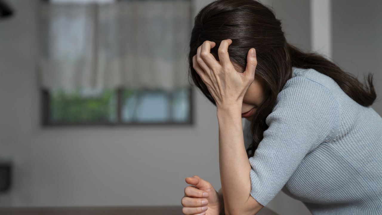 💔妈：别再管我了！46岁单身女的崩溃养老实况。