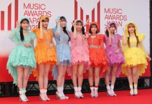 🎉燃爆了！少女偶像首次红白，传奇歌姬37年后再登场！ 封面