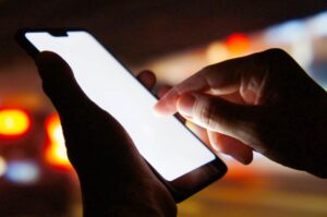 💥网红偷拍妻儿？气到崩溃！😱 封面