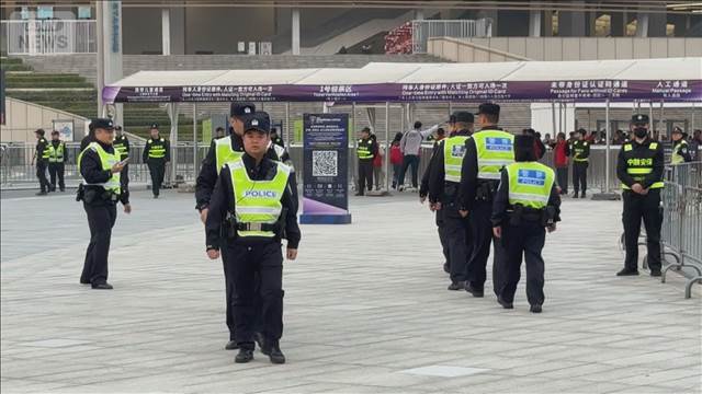 🔥警备森严！中日队川渝激战，日球迷专车赴现场！