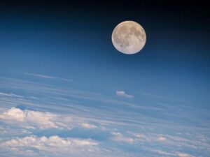 🌕 2025年最后一次满月！别错过这绝美夜空！ 封面