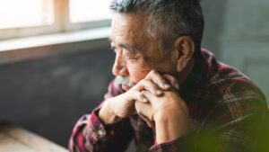 💰加薪五万也糟心！72岁老人：养老金涨了，更苦了… 封面