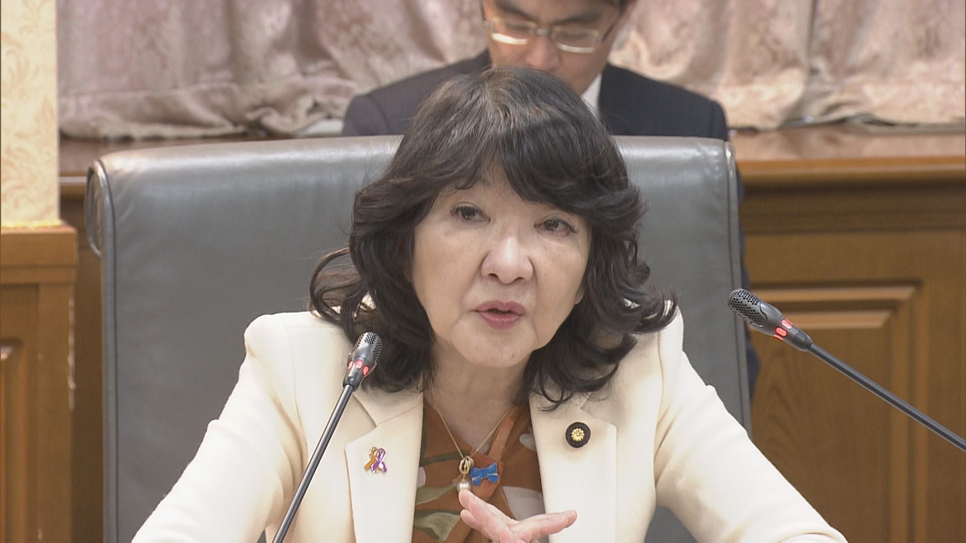 🚨黄金走私惊天内幕！财政大臣震怒，海关严查！