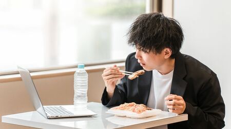 💔 3成恋爱达人霸占女神，剩你单身苦战！