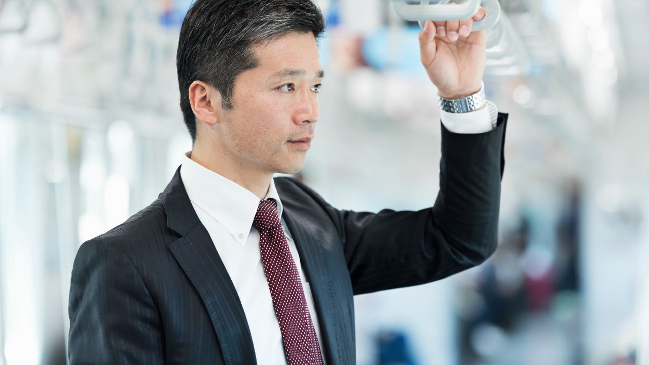 💼年薪百万，住豪宅，52岁大叔的秘密上班地！😱