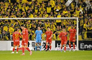 💥绝望！ 名古屋格兰帕斯降级，自摆乌龙葬送希望！ 封面