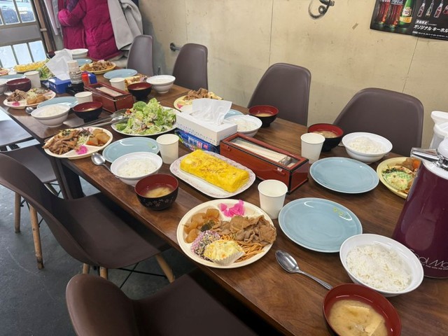 ⏳等了半天！国外游客迟迟不来，最后…来了？！