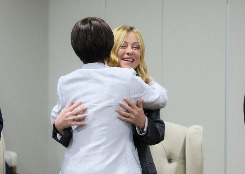 🔥意想不到！意大利总理的“亲密外交”！