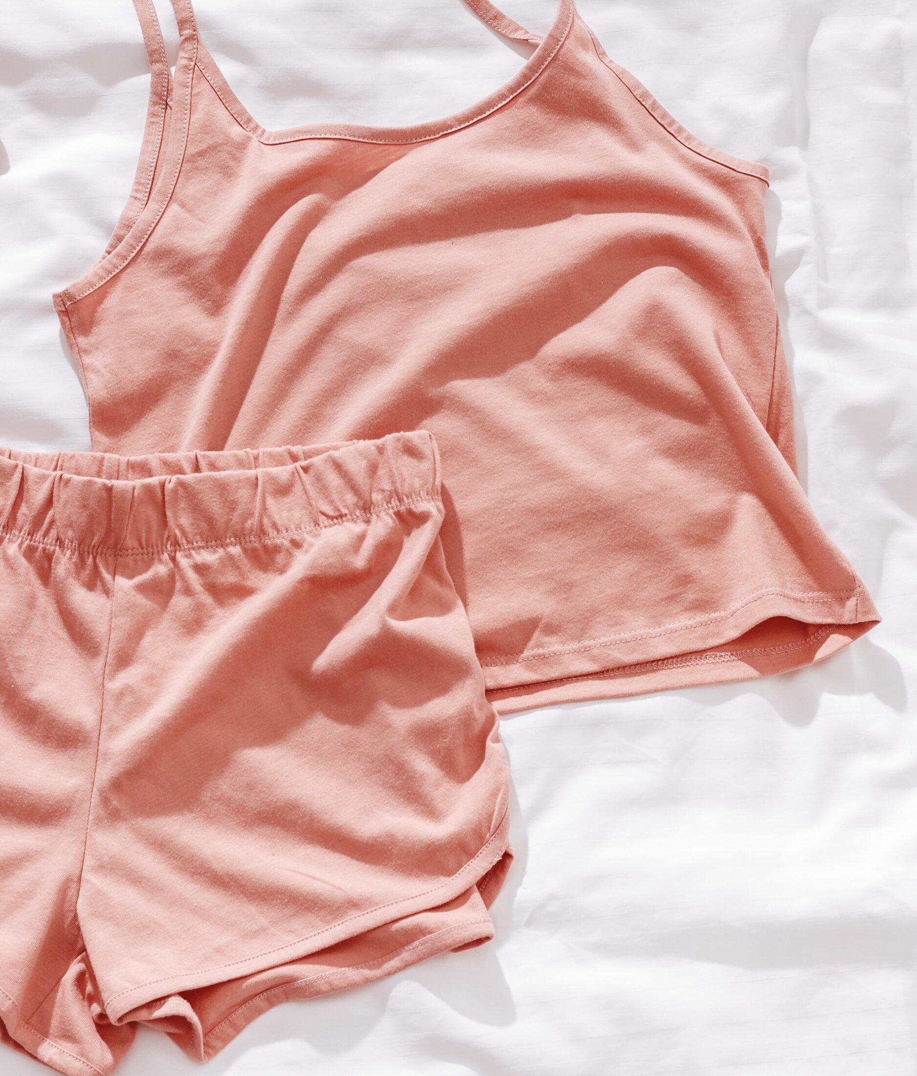 ⚠️睡衣太“放肆”，外卖小哥撞见…21岁少女的代价！