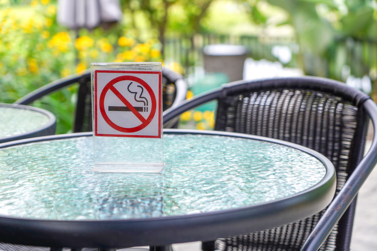 🚭 无烟未来？希望与失望交织的挣扎！