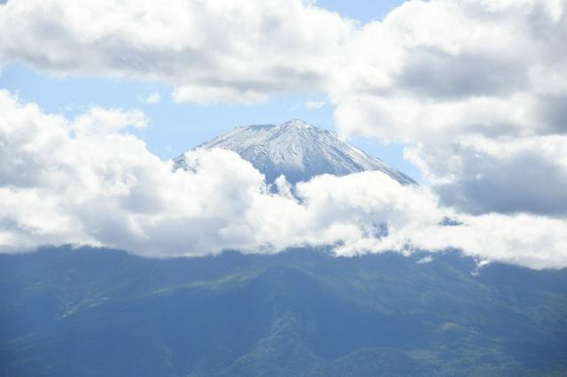🗻富士山顶的塑料雪？北极也逃不过！