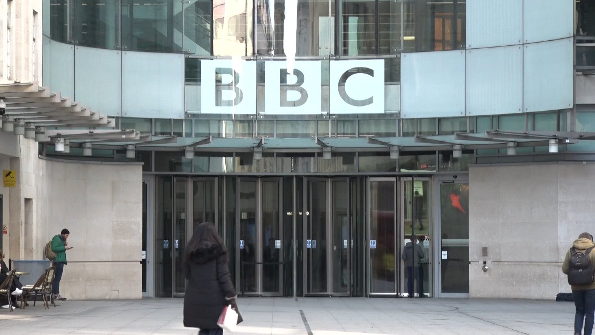 💥特朗普：不道歉就追回15亿！BBC节目被指剪辑黑幕！