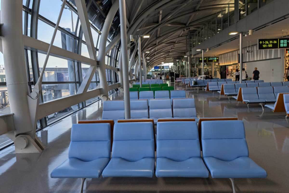 ✈️登机口改到天边！前偶像怒了：根本没通知！