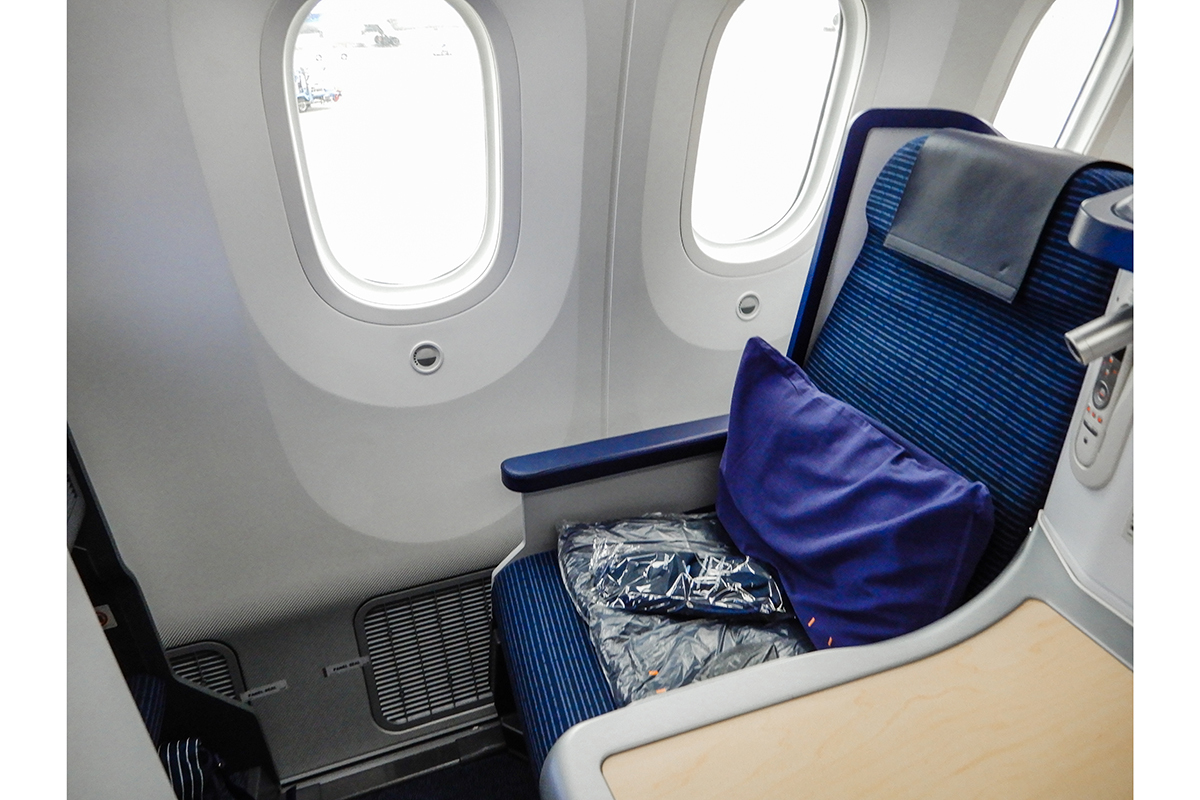 😱飞机头等舱这操作，简直了！老外伸脚引爆怒火！