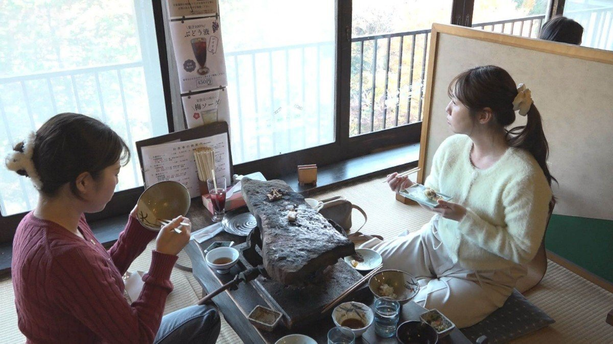 🐻野味店开张！熊肉大受欢迎，天天爆满！