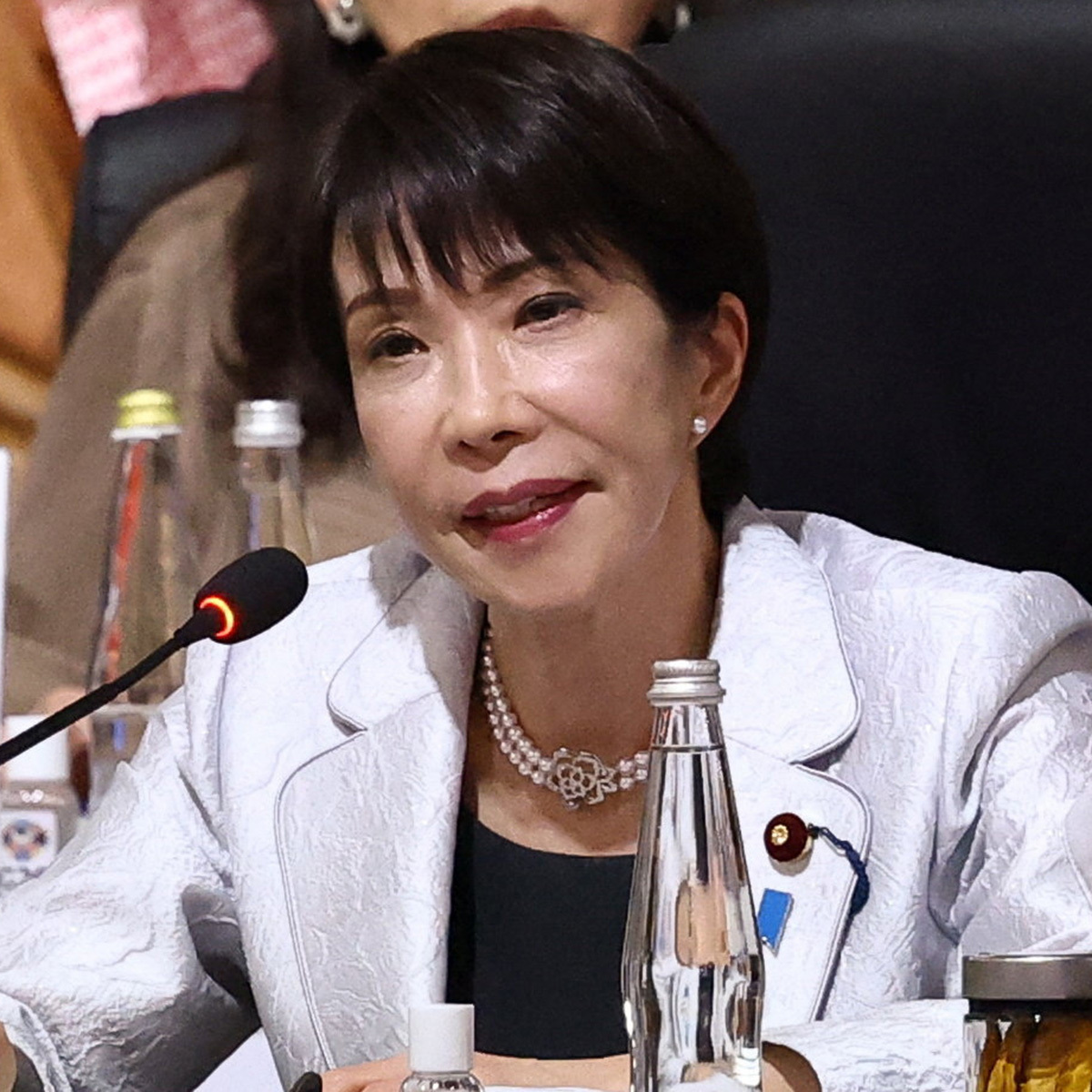 💥这届首相…穿搭也太土了吧！