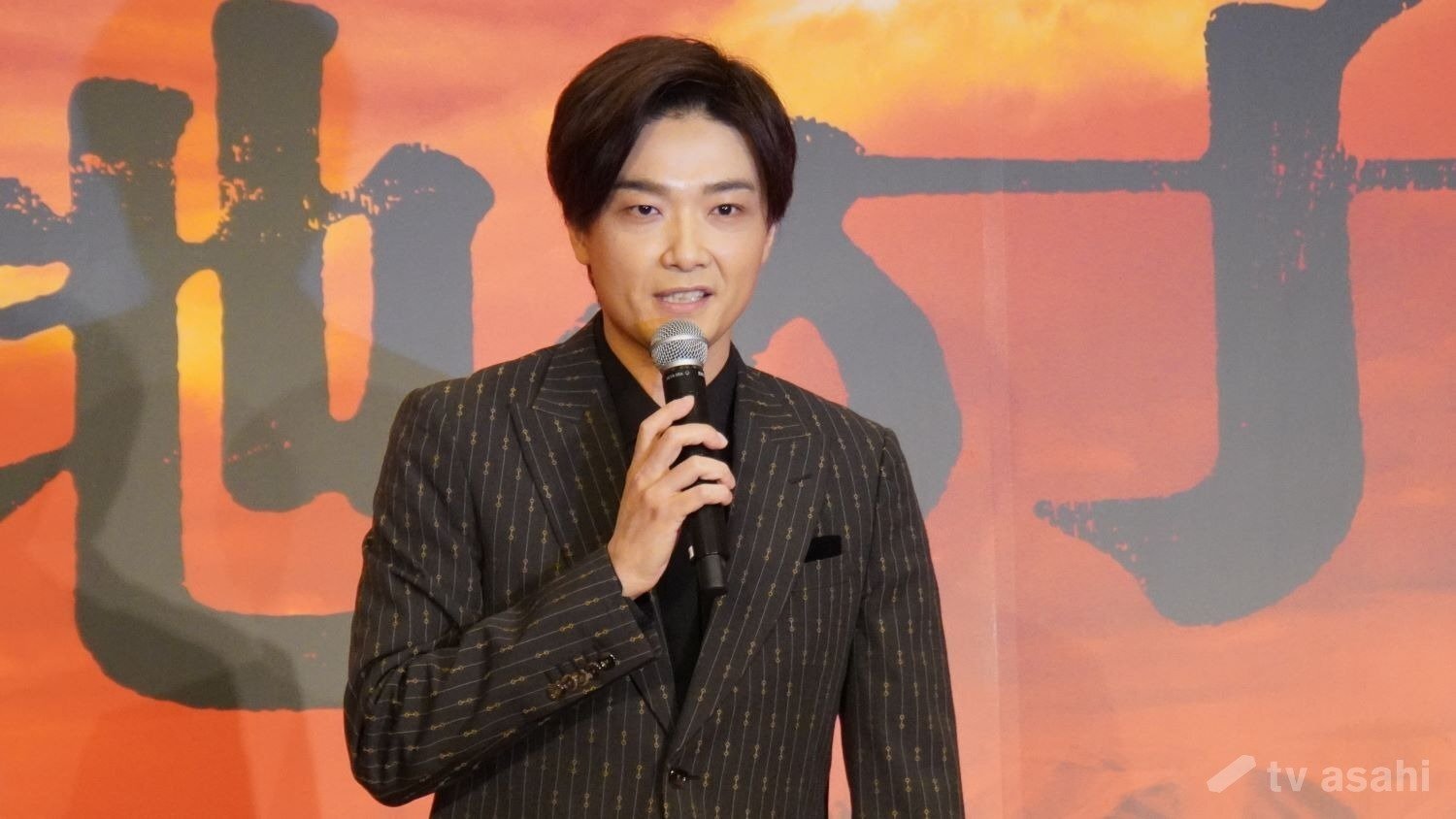 😭井上芳雄：哭着追的剧，他竟登台主演了！