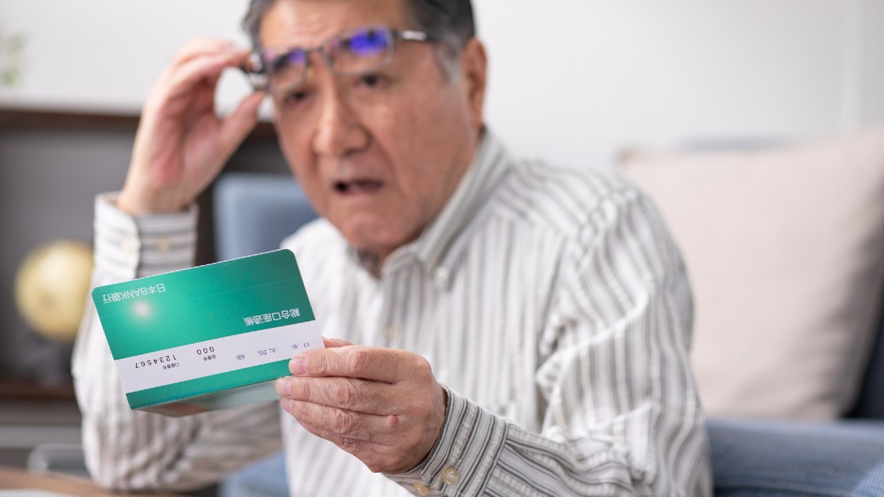 💰1亿巨款！6旬老夫妻颤抖着揭开“神秘入金”真相！