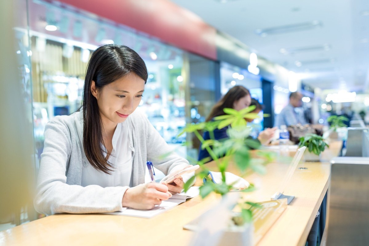 ☕️ 学生别再星巴克霸占座位！40%的人忍无可忍！