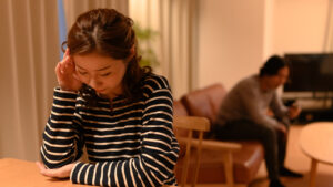 💰老公百万年薪，却没攒一分钱？！背后真相惊呆我！ 封面