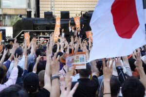 💥别再嘲笑！求助政党的日本人，藏着怎样的绝望呐喊？ 封面