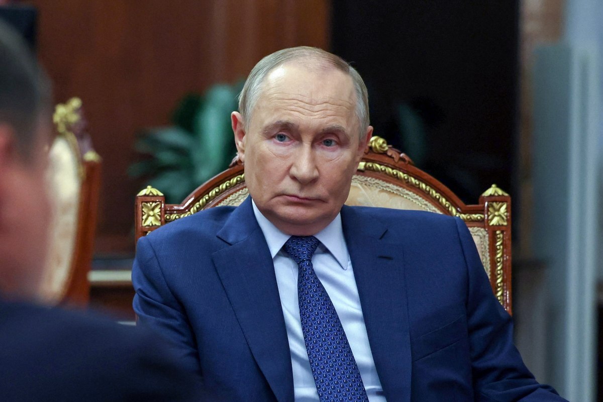 😱普京的手怪了！病态姿态引惊呼，健康再受质疑！