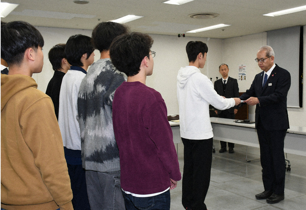 📢 男女分班？别闹了！埼玉高中生怒吼：没道理！