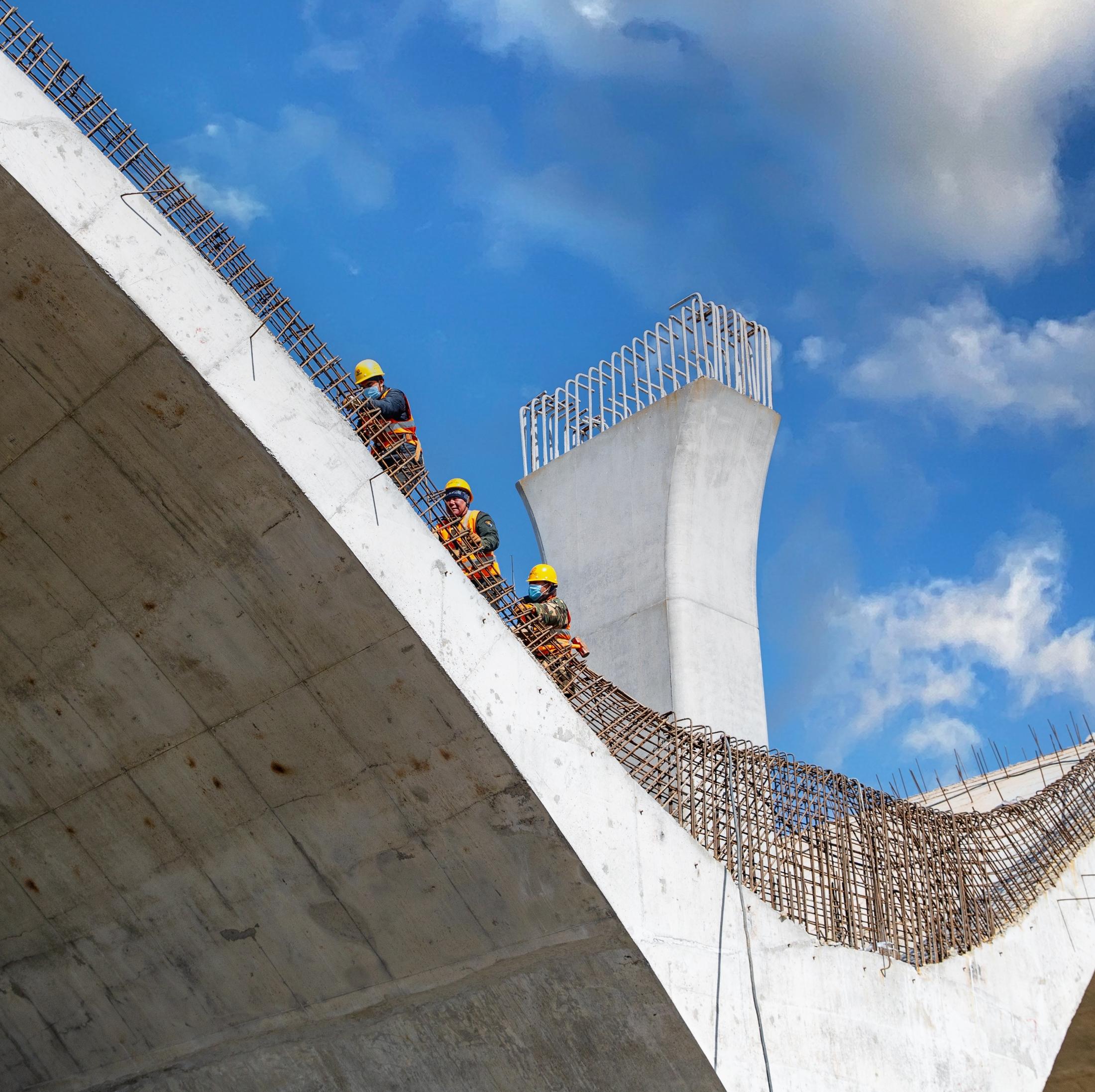 💥四川大桥塌了！开通数月，高232米瞬间崩塌！