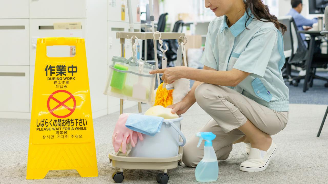 💔 糟了！老公月退17万，我怒去打工！