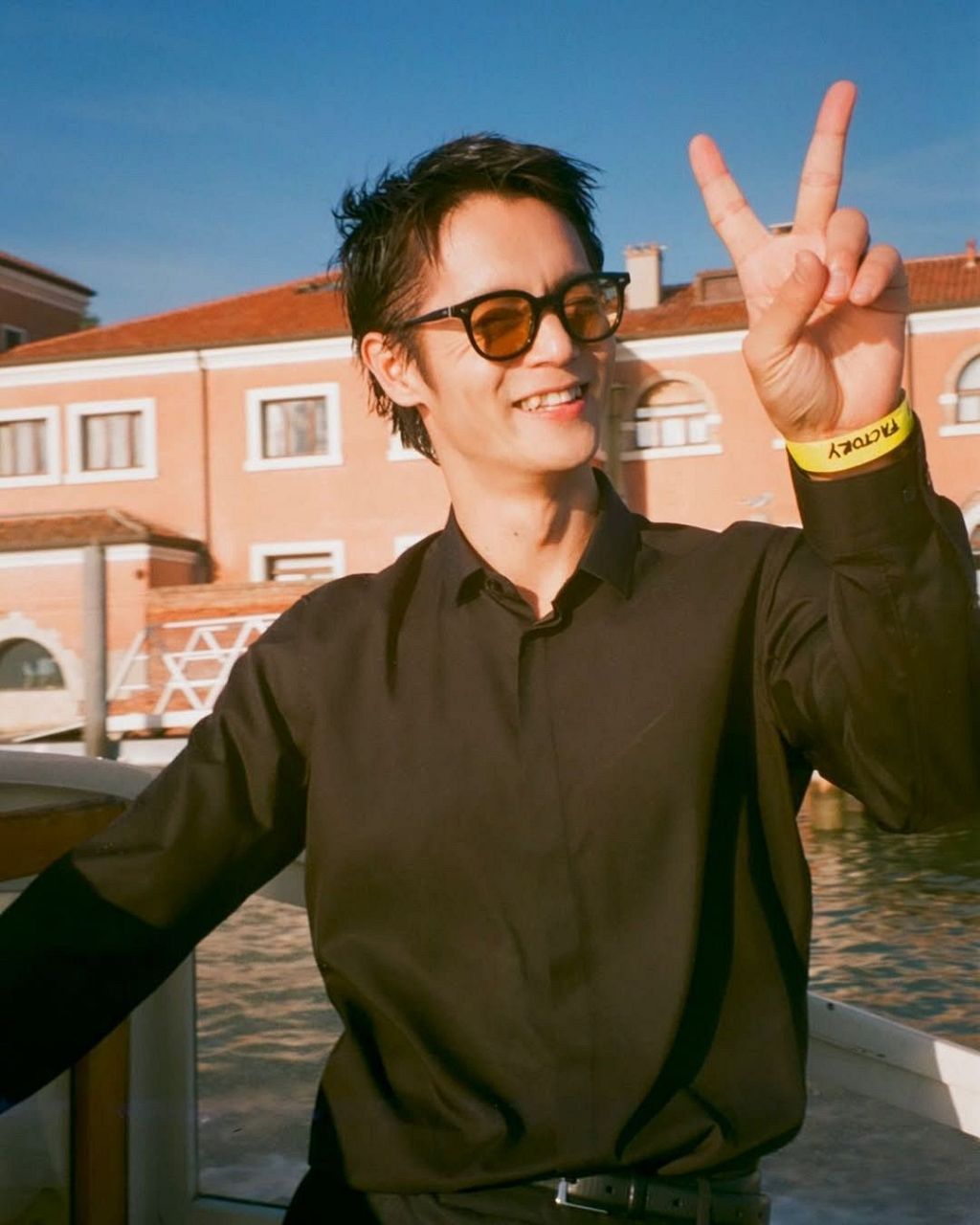 😱 昔日男神变脸了？六年婚后近照曝光，网友：认不出啦！